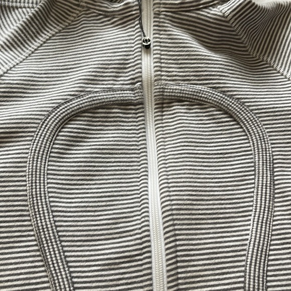Lululemon scuba sz 8 - Picture 5 of 5